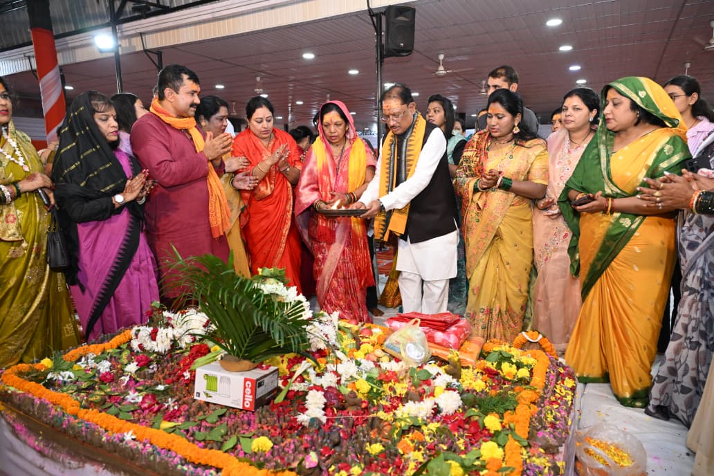 मुख्यमंत्री श्री विष्णुदेव साय ने पवित्र श्रावण मास में अपने निवास में किया रुद्राभिषेक