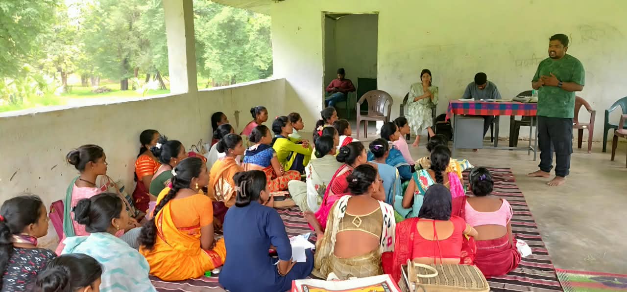आयुष्मान कार्ड से आसान हुई इलाज की राह, ग्रामीणों को मिल रही स्वास्थ्य सुरक्षा