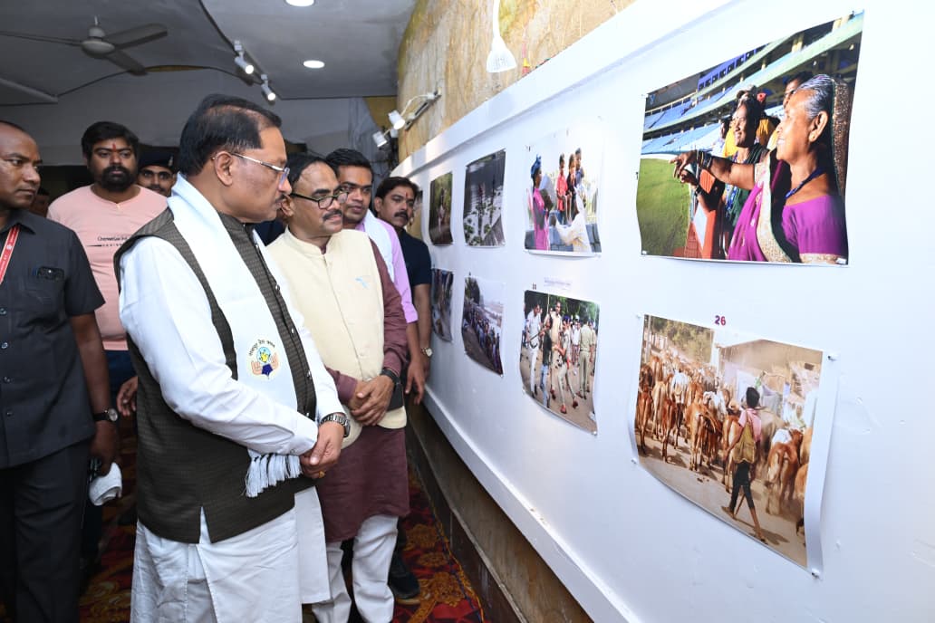तस्वीरों ने ताजा कीं मुख्यमंत्री श्री विष्णुदेवसाय की पुरानी यादें: मुख्यमंत्री श्री विष्णुदेव साय ‘दृश्य संवाद 2026’ के समापन समारोह में हुए शामिल