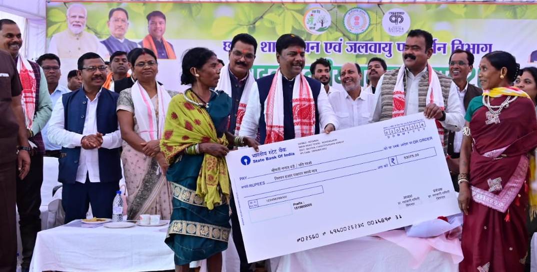 वन महोत्सव में केदार कश्यप का पर्यावरण संकल्प: ‘एक पेड़, एक जीवन’ का दिया संदेश वन महोत्सव में केदार कश्यप का पर्यावरण संकल्प: ‘एक पेड़, एक जीवन’ का दिया संदेश