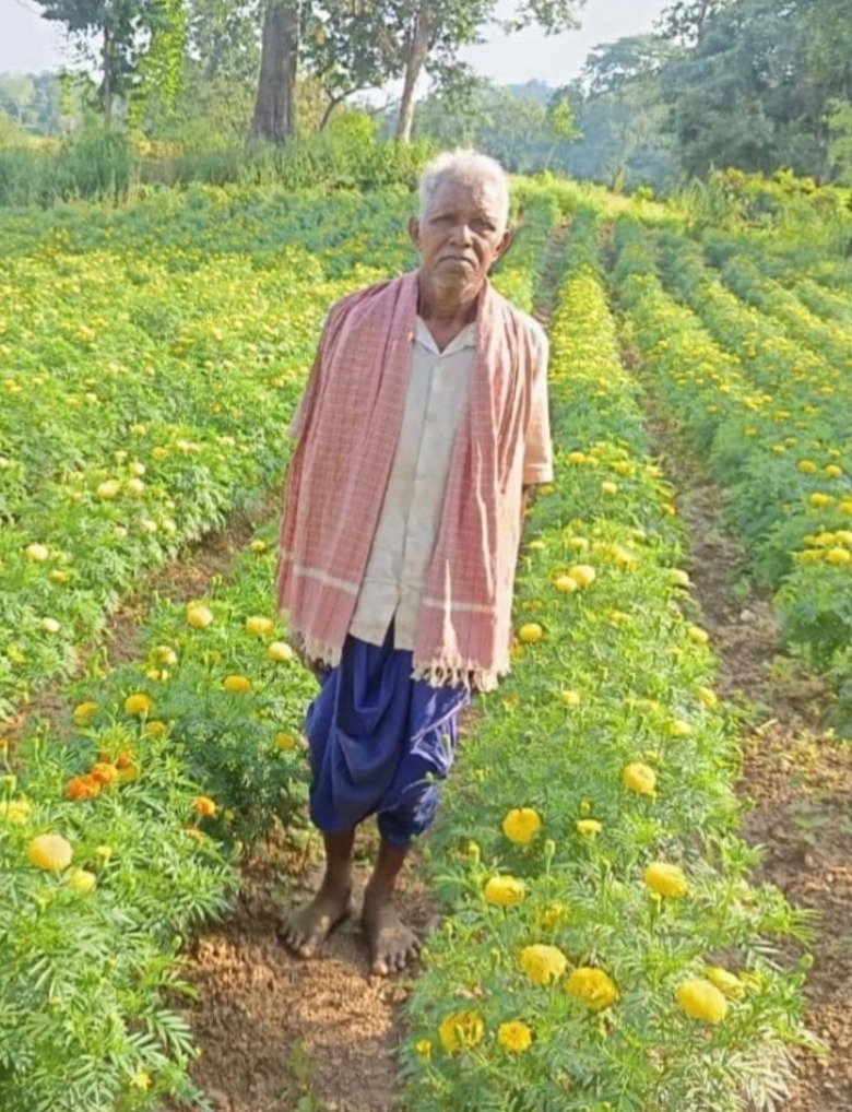 ’धान से गेंदा की खेती की ओर बढ़े आनंद राम, 0.400 हेक्टेयर में कमाया 3.96 लाख रुपए’