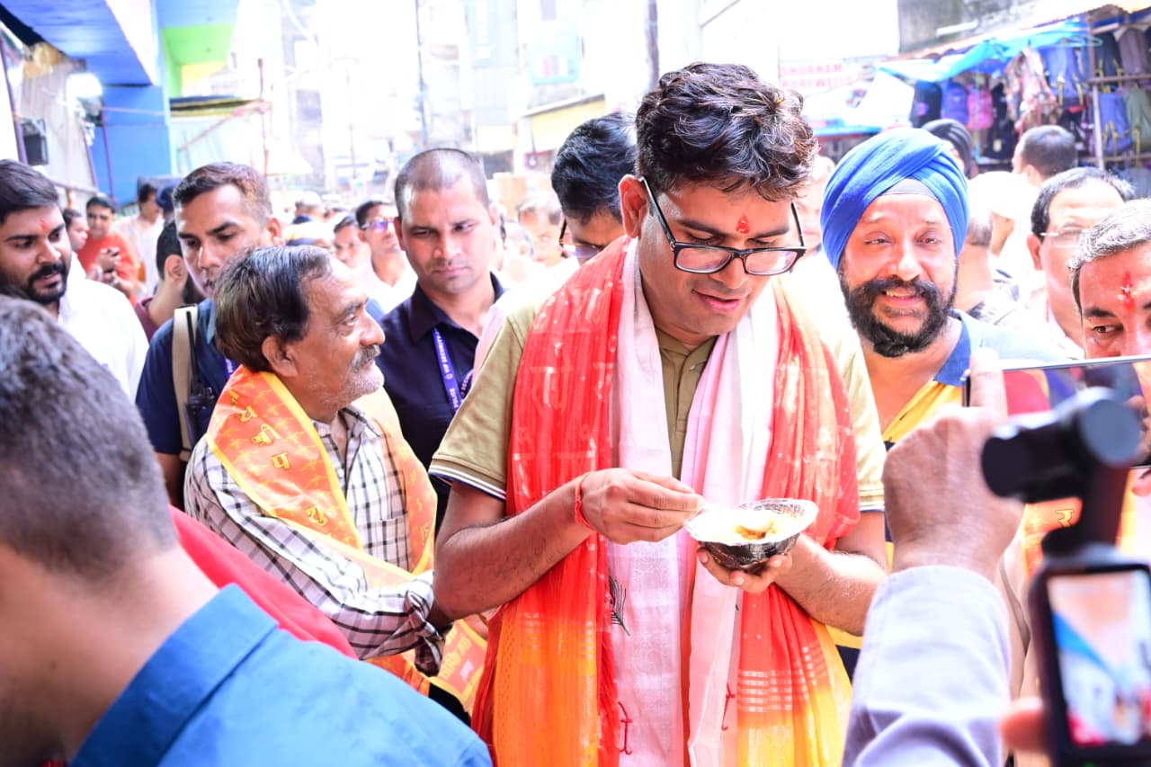 जन्माष्टमी पर रायगढ़ में जगह-जगह महाभंडारे, वित्त मंत्री श्री ओ.पी. चौधरी ने ग्रहण किया प्रसाद