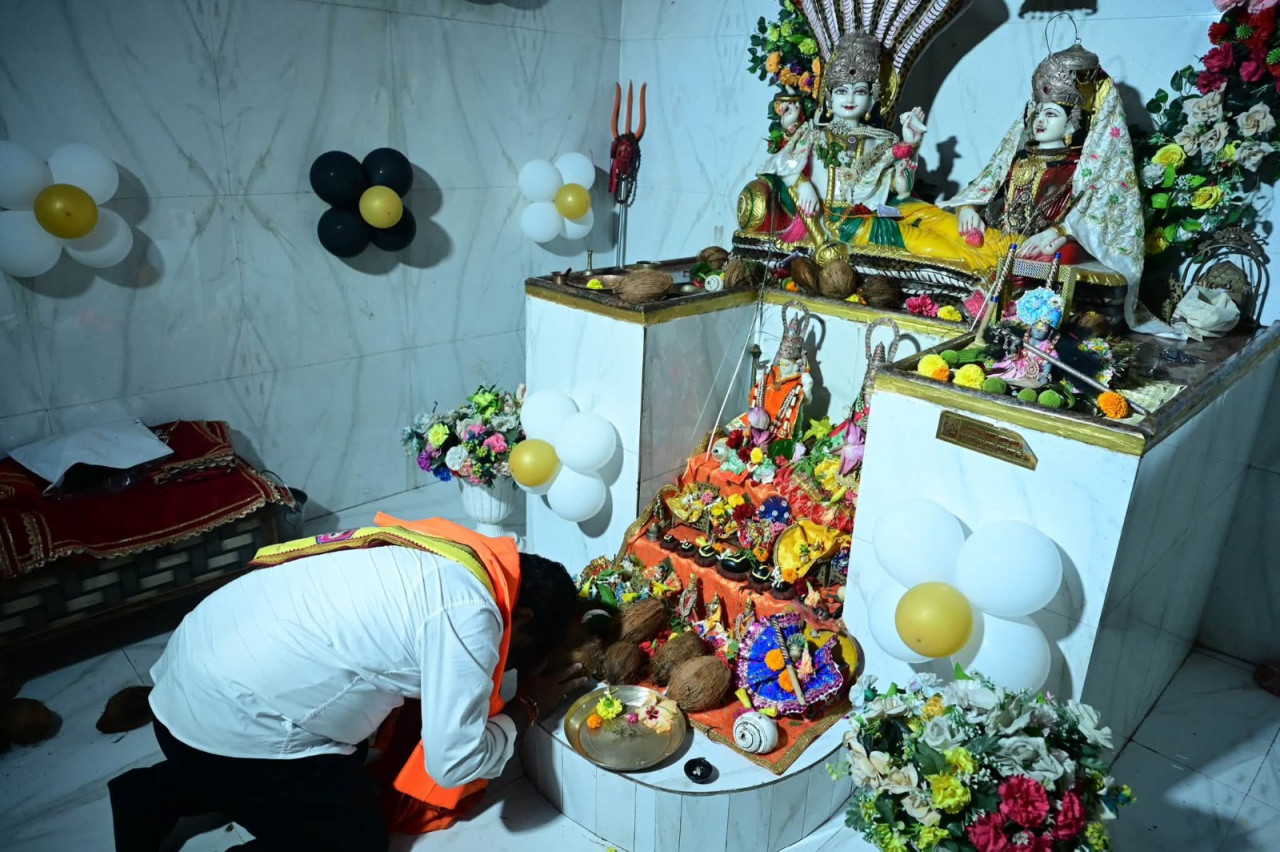 रामधुनी कार्यक्रम में शामिल हुए उप मुख्यमंत्री एवं कवर्धा विधायक श्री विजय शर्मा रामधुनी कार्यक्रम में शामिल हुए उप मुख्यमंत्री एवं कवर्धा विधायक श्री विजय शर्मा