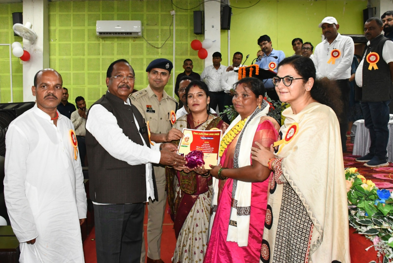 शिक्षक केवल पाठ्यक्रम पूरा कराने वाला व्यक्ति नहीं, बल्कि एक पूरी पीढ़ी के चरित्र और सोच का निर्माताः मंत्री श्री नेताम