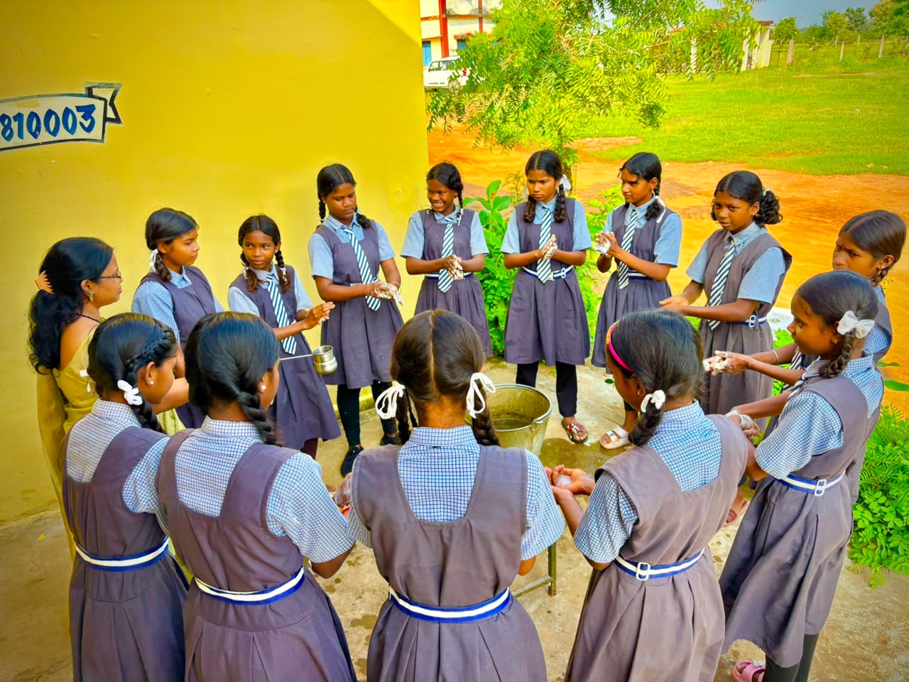 स्वच्छता पखवाड़ा में गूंजा स्वच्छता का संदेश, विद्यालयों में मनाया गया हाथ धुलाई दिवस