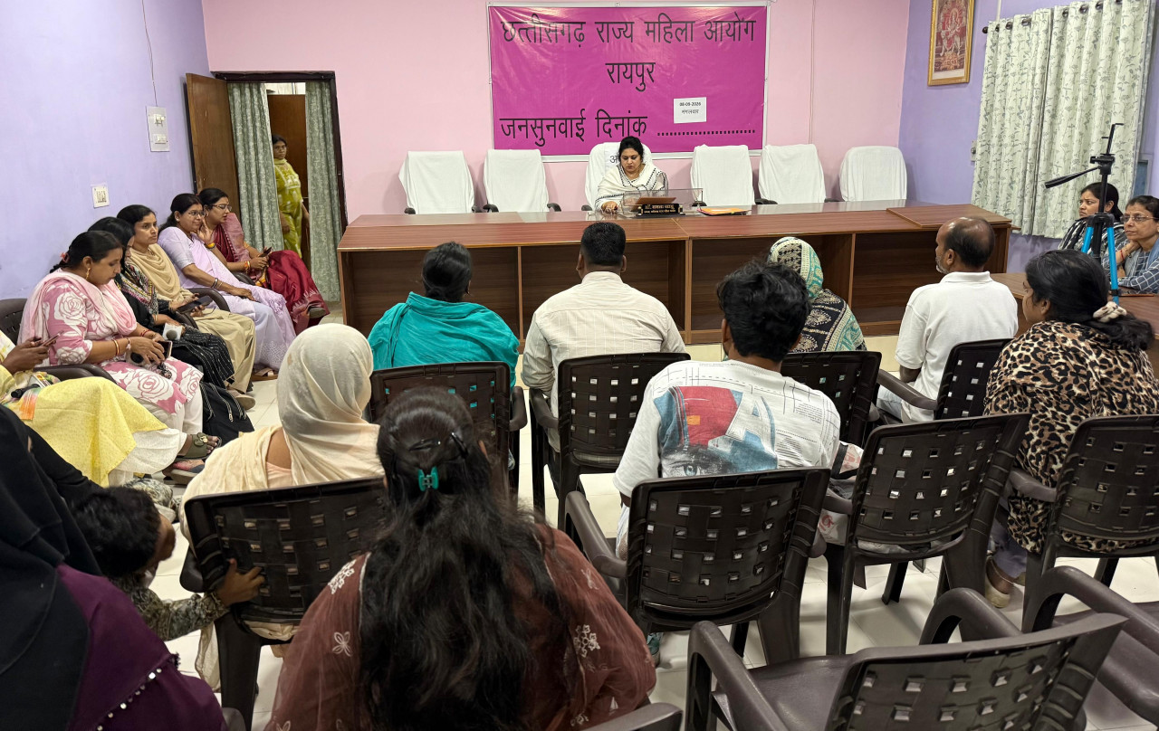 महिला आयोग की अध्यक्ष डॉ. ममता साहू की अध्यक्षता में 34 प्रकरणों पर सुनवाई, 08 प्रकरण नस्तीबद्ध