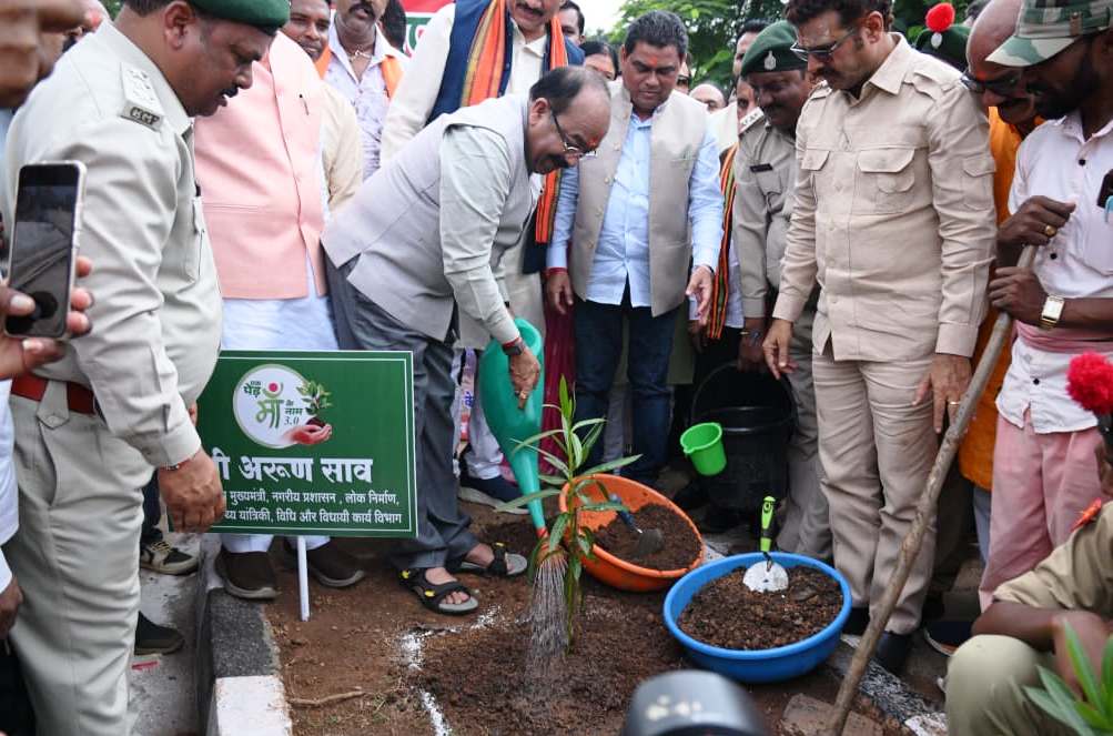 मां के सम्मान में लगाया गया प्रत्येक पौधा प्रकृति संरक्षण के संकल्प का प्रतीक – श्री अरुण साव
