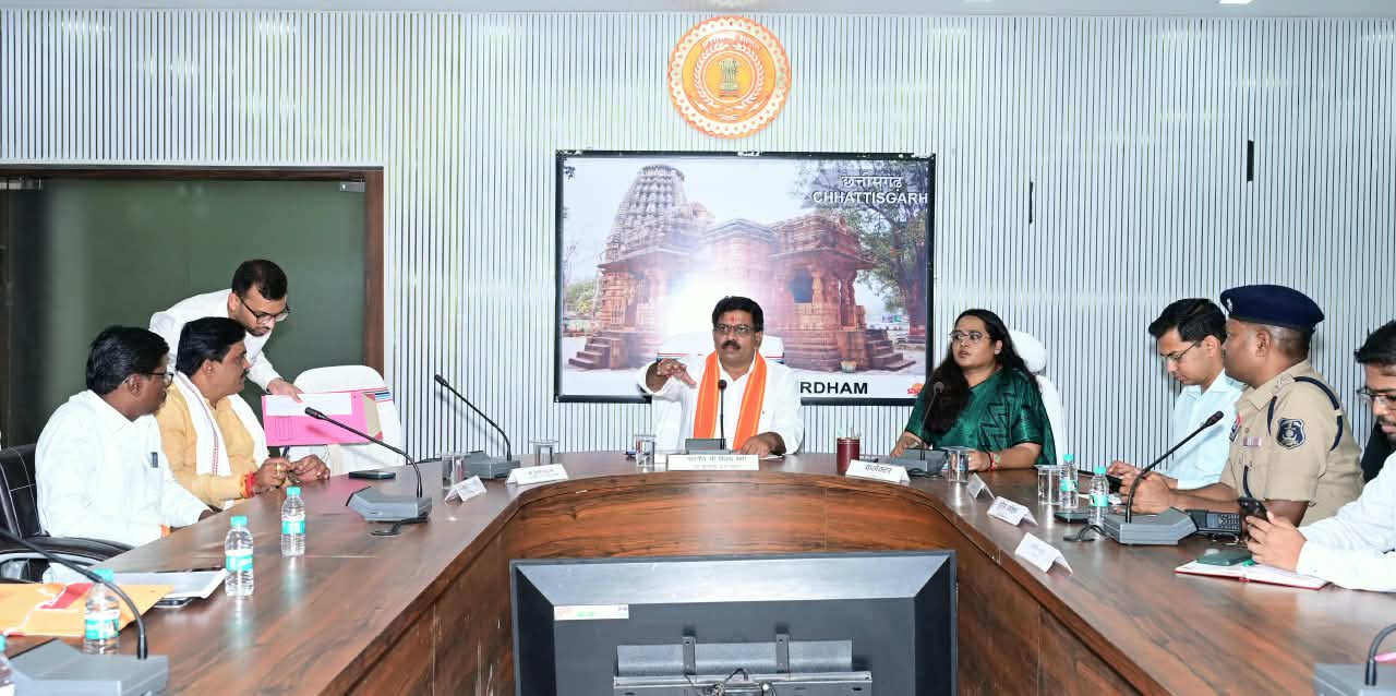 उप मुख्यमंत्री श्री विजय शर्मा ने कबीरधाम के गौसेवकों एवं अधिकारियों की ली बैठक