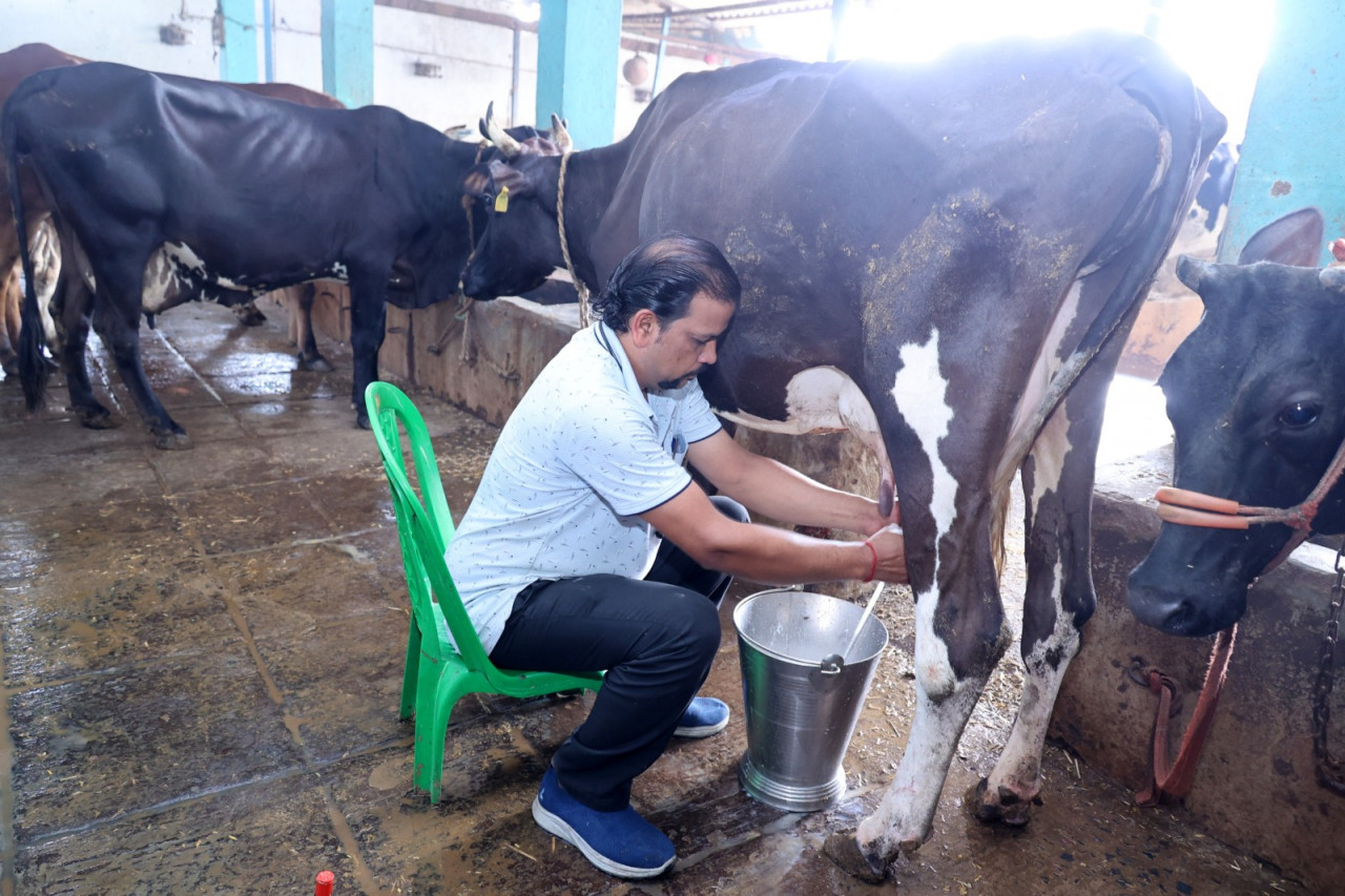 सेवा संकल्प अभियानः 1,200 रुपये से शुरू हुआ सफर, 117 पशुओं के डेयरी फार्म तक पहुंचा