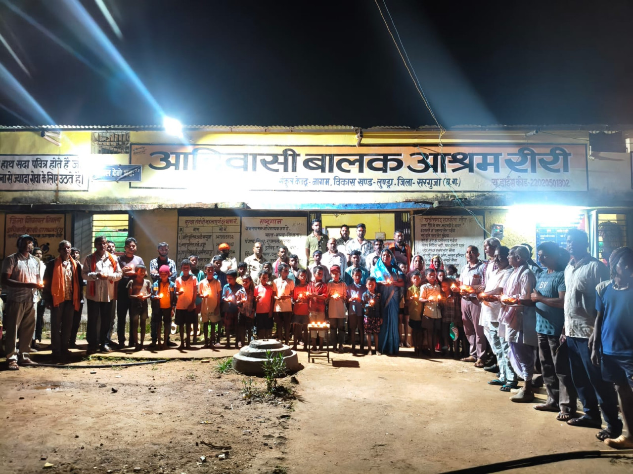‘आशीर्वाद का दीया’ से जगमगाया सरगुजा के अंतिम छोर का गांव, पहाड़ी कोरवा परिवार के पीएम आवास से हुआ शुभारंभ