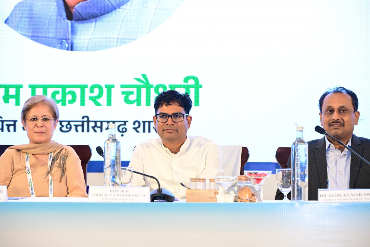 कैंसर केयर को मजबूत करने के साथ स्वस्थ मानव संसाधन तैयार करना जरूरी: वित्त मंत्री श्री ओ.पी. चौधरी