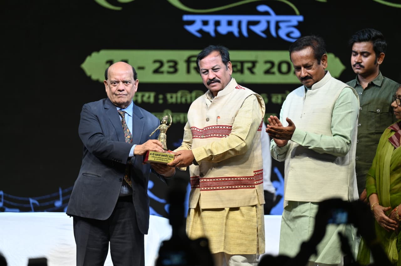 छठे दिन चक्रधर समारोह में सांसद श्री विजय बघेल ने किया दीप प्रज्वलन