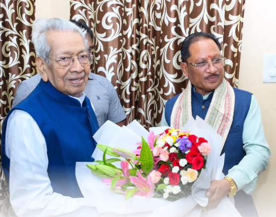 मुख्यमंत्री श्री विष्णु देव साय ने छत्तीसगढ़ के पूर्व राज्यपाल श्री विश्वभूषण हरिचंदन से की सौजन्य भेंट मुख्यमंत्री श्री विष्णु देव साय ने छत्तीसगढ़ के पूर्व राज्यपाल श्री विश्वभूषण हरिचंदन से की सौजन्य भेंट