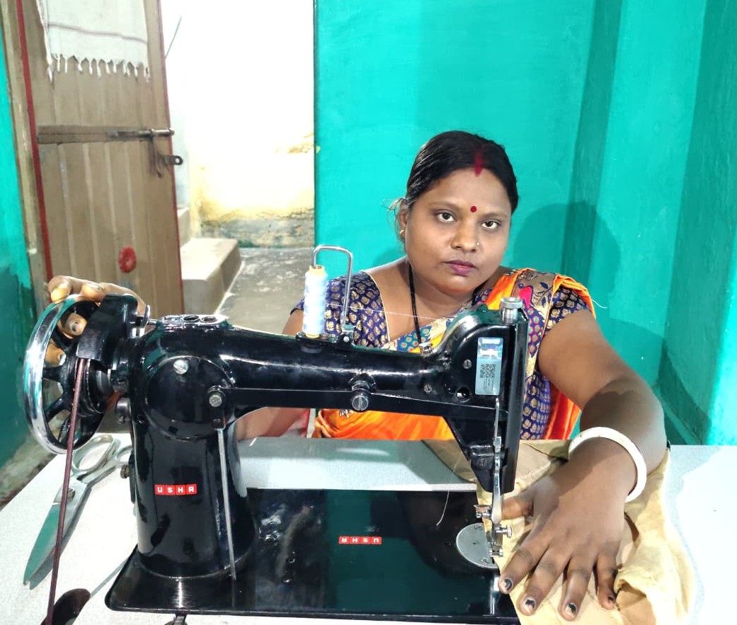 पीएम विश्वकर्मा योजना : चिरमिरी की शालू काशी को मिला सिलाई मशीन का सहारा