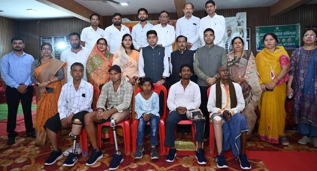 सेवा संकल्प अभियान : बलौदाबाजार में राजस्व मंत्री श्री टंक राम वर्मा ने दिव्यांगजनों को बांटे सहायक उपकरण सेवा संकल्प अभियान : बलौदाबाजार में राजस्व मंत्री श्री टंक राम वर्मा ने दिव्यांगजनों को बांटे सहायक उपकरण