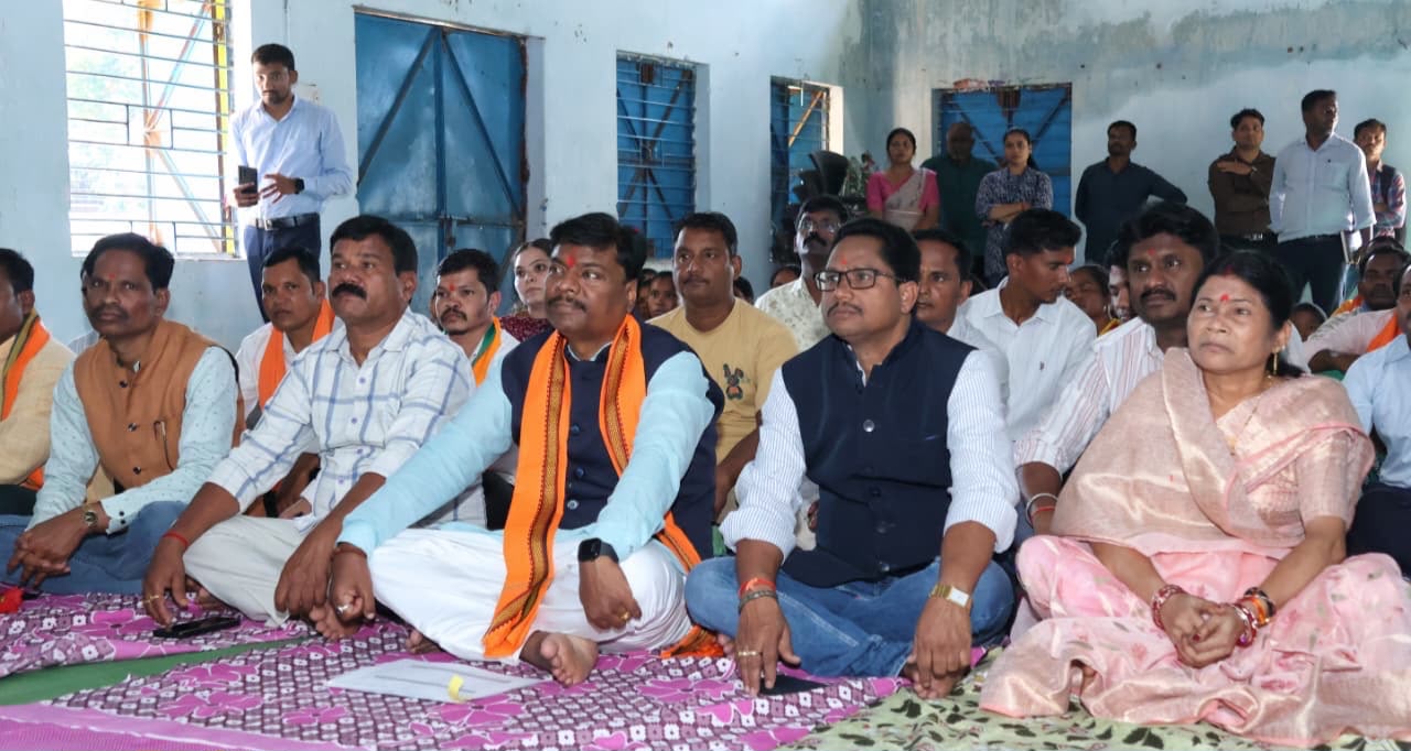 कुंगारपाल में वन मंत्री श्री केदार कश्यप की मौजूदगी में ग्रामीणों ने सुना ‘मन की बात’ का 138 वां संस्करण