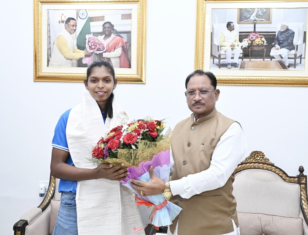 एशियन गेम्स की स्वर्ण पदक विजेता टीम की संजू देवी को मुख्यमंत्री श्री विष्णु देव साय ने 51 लाख रुपए की प्रोत्साहन राशि देने की घोषणा की एशियन गेम्स की स्वर्ण पदक विजेता टीम की संजू देवी को मुख्यमंत्री श्री विष्णु देव साय ने 51 लाख रुपए की प्रोत्साहन राशि देने की घोषणा की