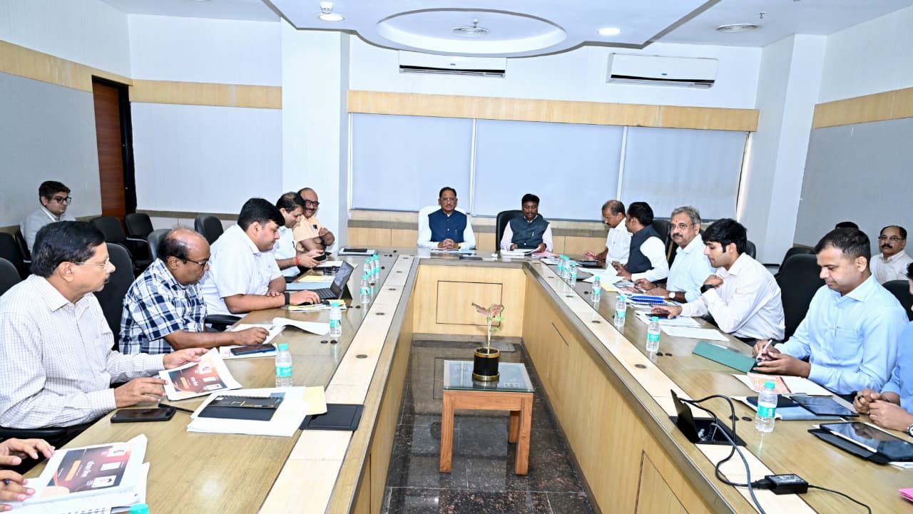 सड़क दुर्घटनाओं को न्यूनतम करने मिशन मोड में करें काम : मुख्यमंत्री श्री विष्णु देव साय सड़क दुर्घटनाओं को न्यूनतम करने मिशन मोड में करें काम : मुख्यमंत्री श्री विष्णु देव साय