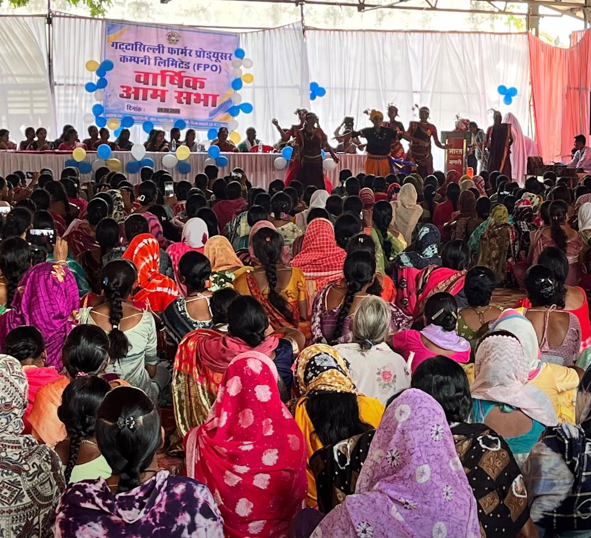 विशेष लेख : सेवा की कहानी : ‘जब किसान बने अपने कारोबार के मालिक, महिला नेतृत्व ने दिखाई नई राह विशेष लेख : सेवा की कहानी : ‘जब किसान बने अपने कारोबार के मालिक, महिला नेतृत्व ने दिखाई नई राह
