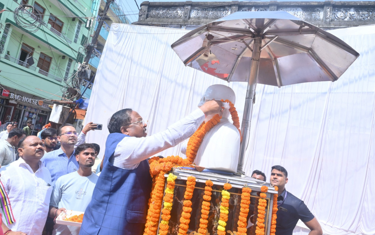गांधी जयंती पर प्रभारी मंत्री रामविचार नेताम ने मनेंद्रगढ़ में महात्मा गांधी और लाल बहादुर शास्त्री को किया नमन गांधी जयंती पर प्रभारी मंत्री रामविचार नेताम ने मनेंद्रगढ़ में महात्मा गांधी और लाल बहादुर शास्त्री को किया नमन