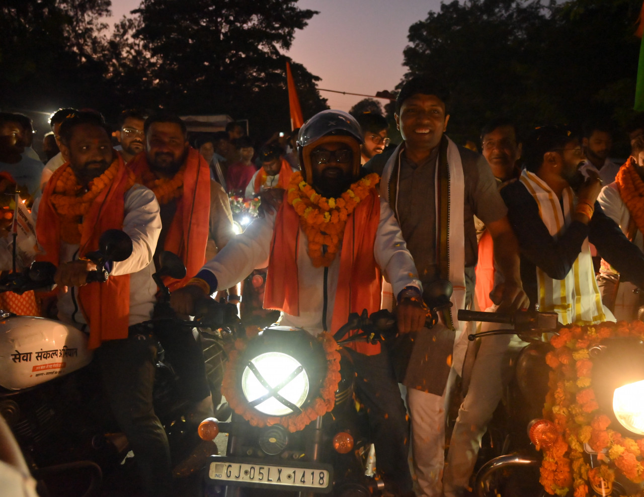 जन सेवा से राष्ट्र सेवा के 25 वर्ष का संदेश लेकर पहुंची बाइक रैली, स्वास्थ्य एवं कृषि मंत्री ने किया भव्य स्वागत जन सेवा से राष्ट्र सेवा के 25 वर्ष का संदेश लेकर पहुंची बाइक रैली, स्वास्थ्य एवं कृषि मंत्री ने किया भव्य स्वागत