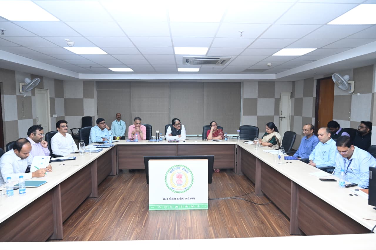 नीति आयोग की महानिदेशक सुश्री निधि छिब्बर ने छत्तीसगढ़ राज्य नीति आयोग के कार्यों की सराहना की