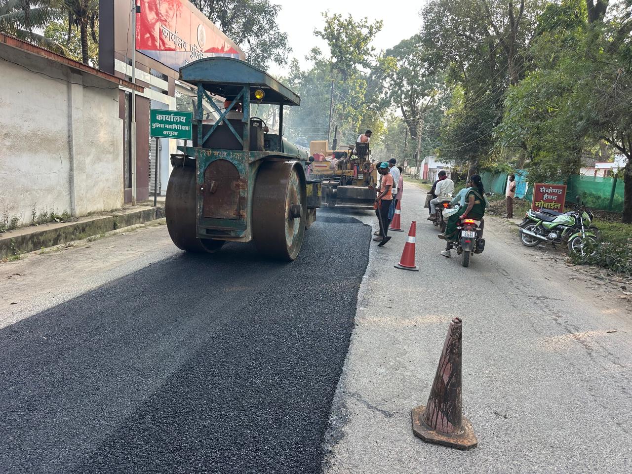 उप मुख्यमंत्री श्री अरुण साव के निर्देश पर एक्शन में पीडब्ल्यूडी, सड़कों की मरम्मत युद्धस्तर पर शुरू