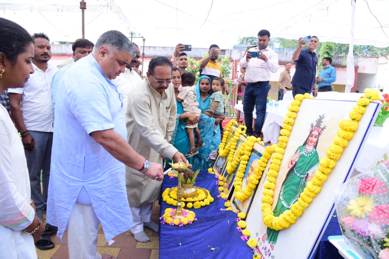 सरगुजा ओलंपिक से निखर रही ग्रामीण खेल प्रतिभाएं, युवा खिलाड़ियों के सपनों को मिल रही नई उड़ान : पर्यटन मंत्री श्री राजेश अग्रवाल