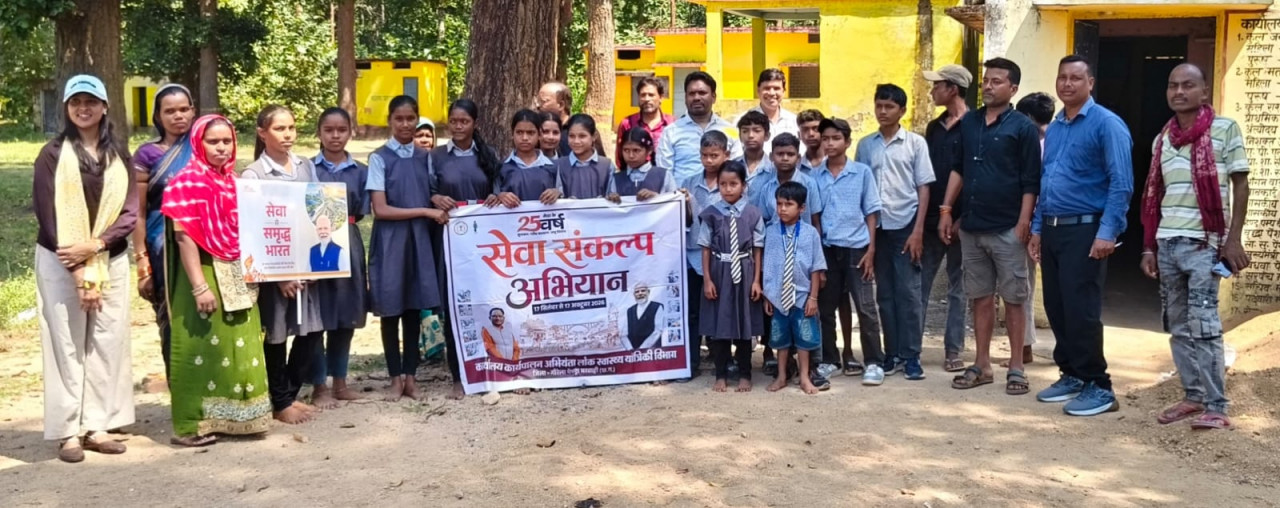 सेवा संकल्प अभियान : ठेंगाडाड़ एनीकट में गूंजा जल संरक्षण का संदेश, ग्रामीणों ने लिया जल स्रोतों को स्वच्छ और सुरक्षित रखने का संकल्प