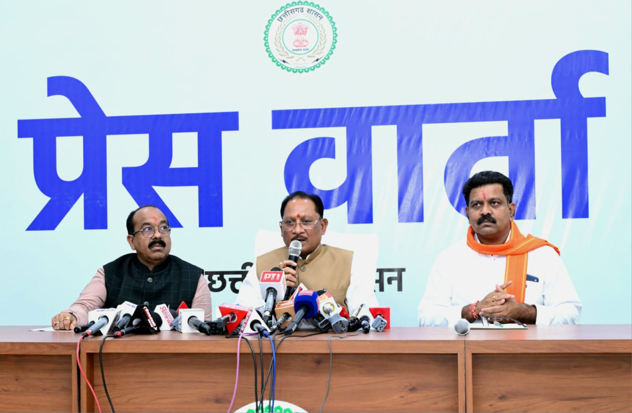 मुख्यमंत्री श्री विष्णु देव साय और उप मुख्यमंत्री श्री अरुण साव ने कैबिनेट की बैठक में लिए गए निर्णयों की जानकारी दी