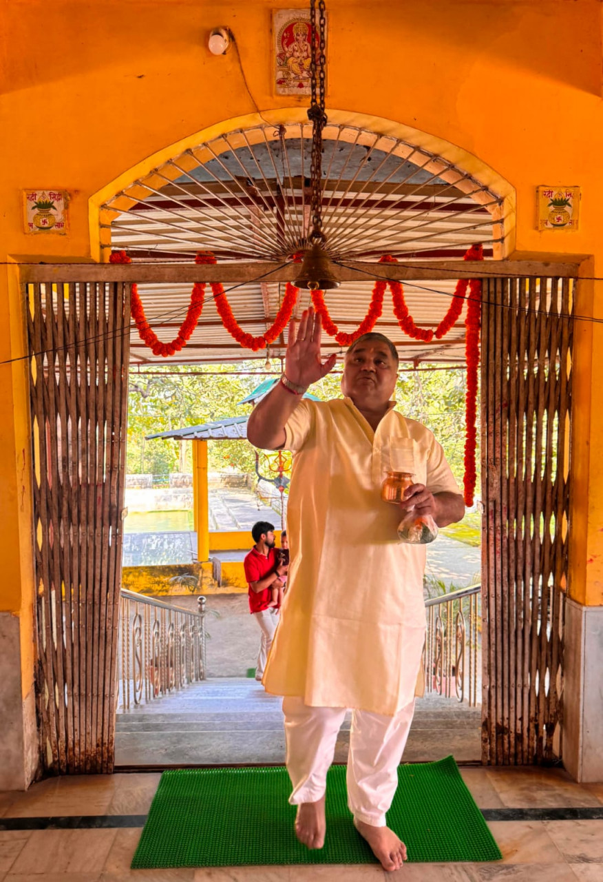 पर्यटन एवं संस्कृति मंत्री श्री राजेश अग्रवाल ने लखनपुर और अम्बिकापुर के माँ दुर्गा मंदिरों में पूजा-अर्चना कर प्रदेश की सुख-समृद्धि और खुशहाली की कामना की पर्यटन एवं संस्कृति मंत्री श्री राजेश अग्रवाल ने लखनपुर और अम्बिकापुर के माँ दुर्गा मंदिरों में पूजा-अर्चना कर प्रदेश की सुख-समृद्धि और खुशहाली की कामना की