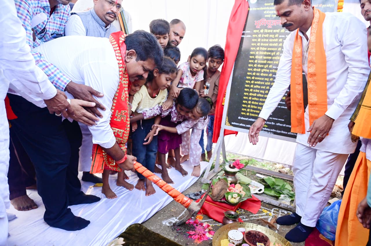 उप मुख्यमंत्री श्री विजय शर्मा ने तीन गांवों में 1.55 करोड़ रुपए के गौरव पथ निर्माण का किया भूमिपूजन