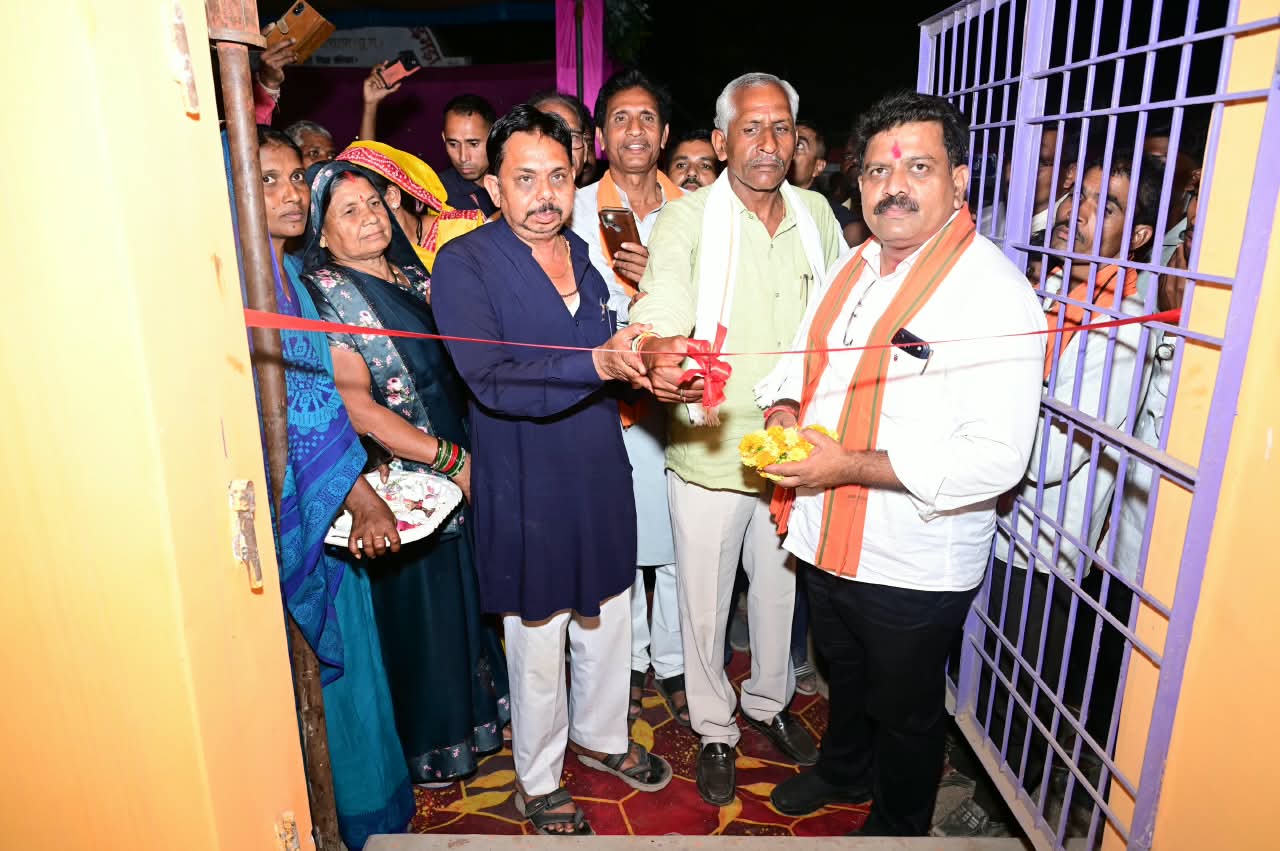 उप मुख्यमंत्री श्री विजय शर्मा ने मड़मड़ा में आंगनबाड़ी और अटल डिजिटल सेवा केंद्र का किया लोकार्पण उप मुख्यमंत्री श्री विजय शर्मा ने मड़मड़ा में आंगनबाड़ी और अटल डिजिटल सेवा केंद्र का किया लोकार्पण