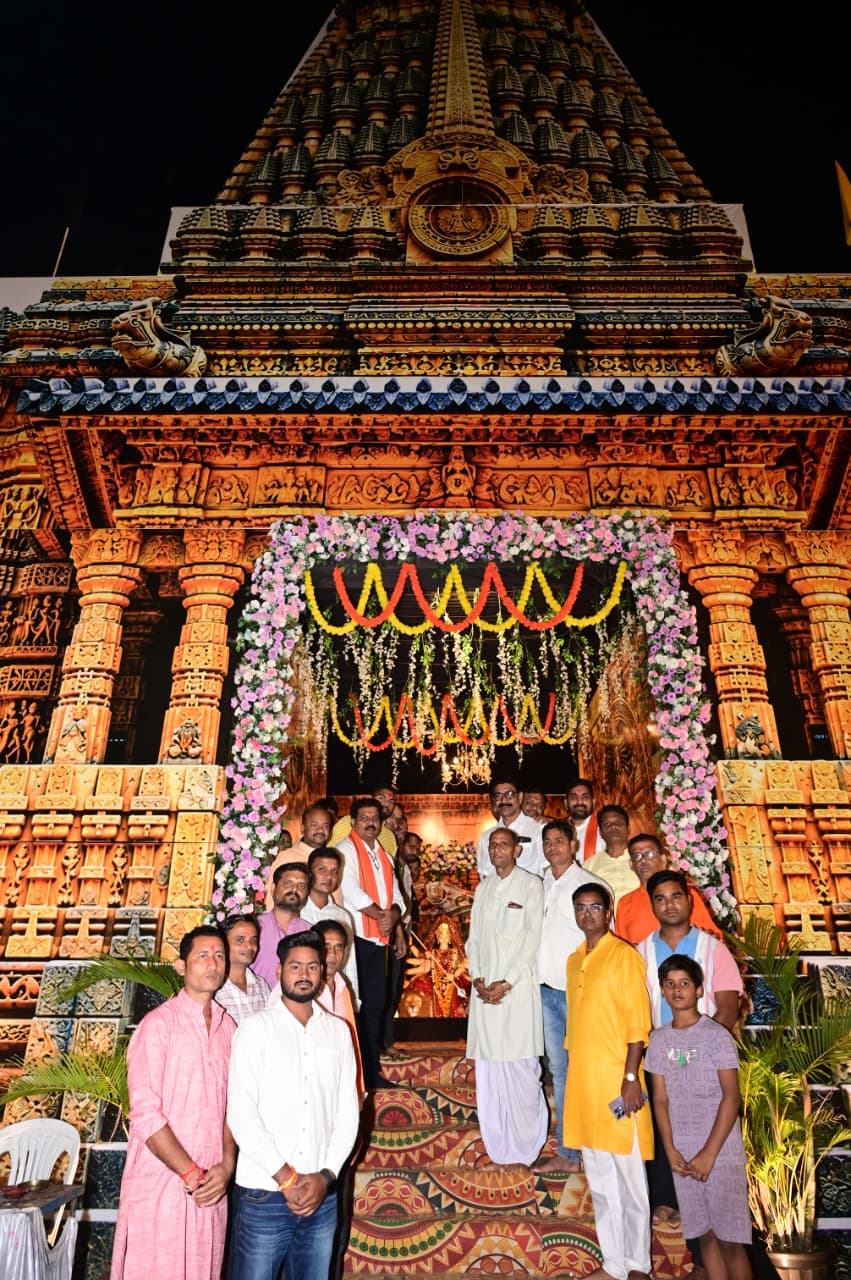 नवरात्रि पर उप मुख्यमंत्री श्री विजय शर्मा ने पिपरिया में विभिन्न दुर्गा उत्सव समितियों के पंडालों में पहुंचकर की पूजा-अर्चना नवरात्रि पर उप मुख्यमंत्री श्री विजय शर्मा ने पिपरिया में विभिन्न दुर्गा उत्सव समितियों के पंडालों में पहुंचकर की पूजा-अर्चना