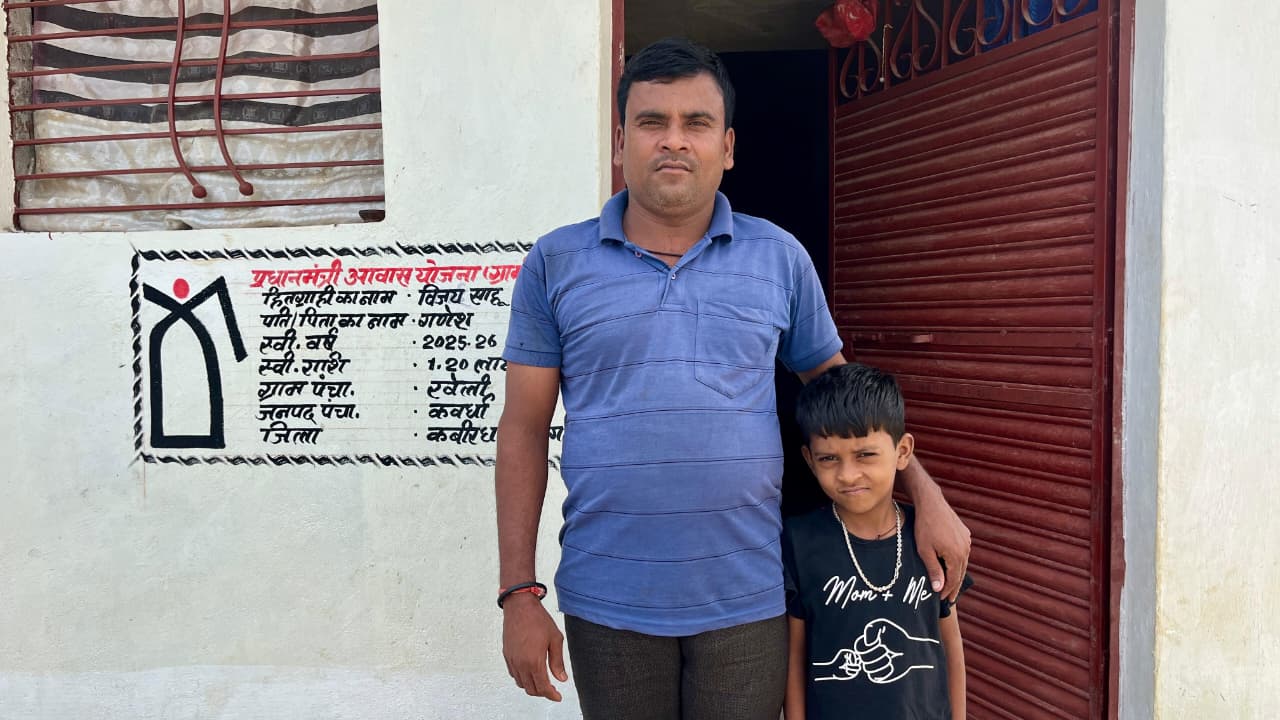 शासकीय योजनाओं से मिली जीवन को मजबूती, बच्चों का भविष्य संवार रहे श्री विजय साहू