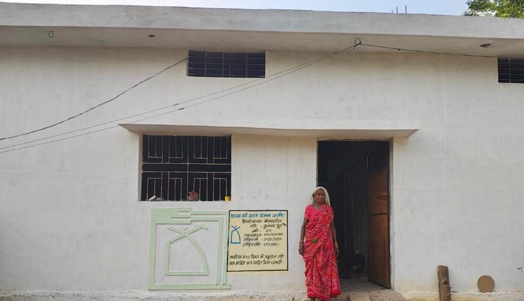 कच्चे मकान की मुश्किलों से मिली मुक्ति : पक्के घर में संवर रही खोरबाहरीन बाई की जिंदगी